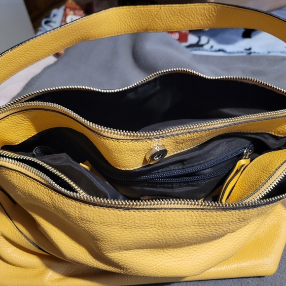 Tahari leather handbag - Picture 5 of 8